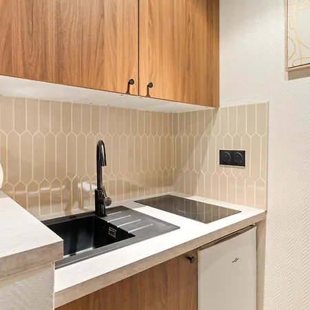 - Premium Family Near Metro Apartman