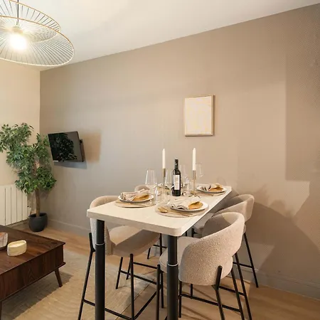 - Premium Family Near Metro Apartman Párizs