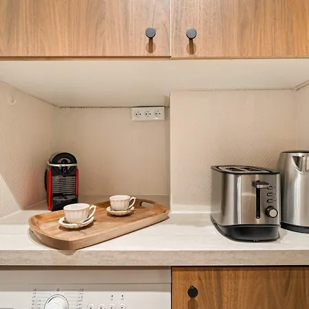 - Premium Family Near Metro Apartman *