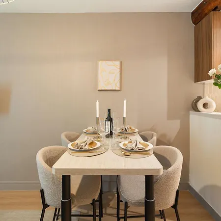 - Premium Family Near Metro