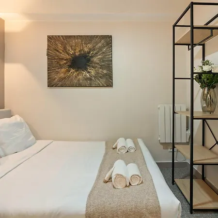 - Premium Family Near Metro Párizs