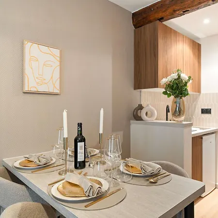 - Premium Family Near Metro