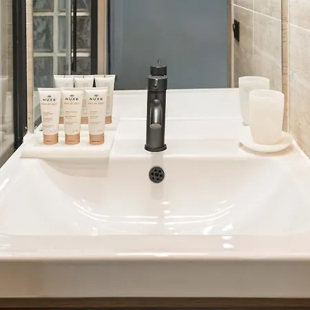 - Premium Family Near Metro