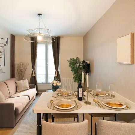 - Premium Family Near Metro