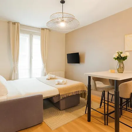 - Premium Family Near Metro
