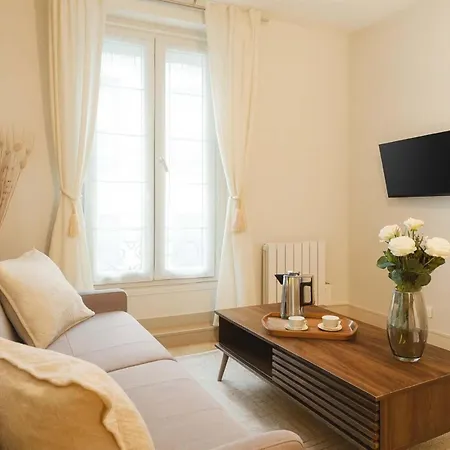 - Premium Family Near Metro Апартаменты