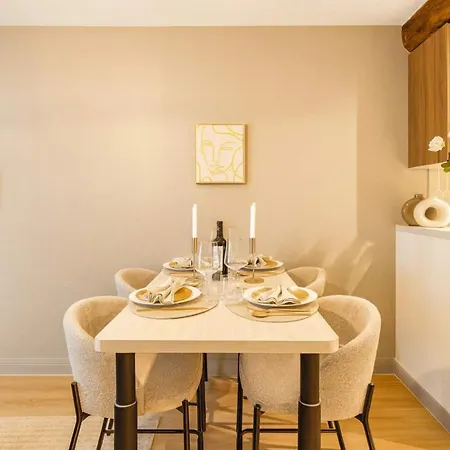 - Premium Family Near Metro