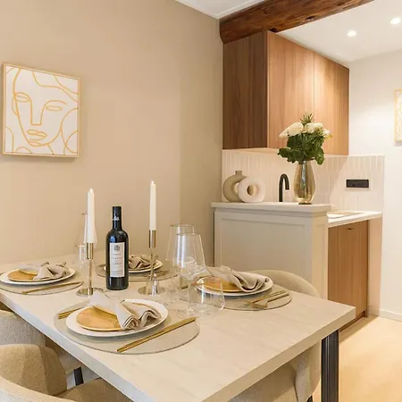 - Premium Family Near Metro