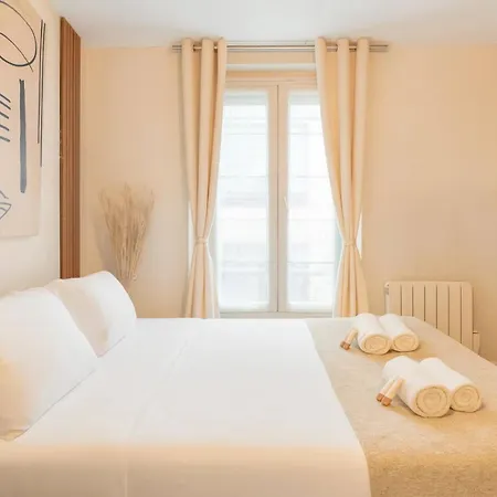 - Premium Family Near Metro Апартаменты *